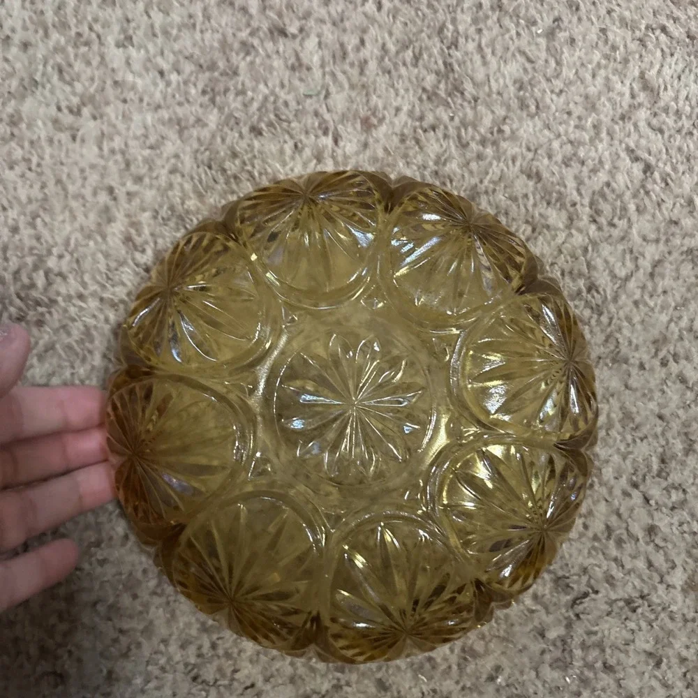 Star & Cameo Medallion Yellow Amber Glass  Serving Bowl Anchor Hocking 8
